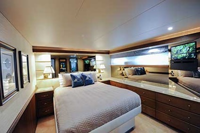 NY yaacht 112 queen stateroom